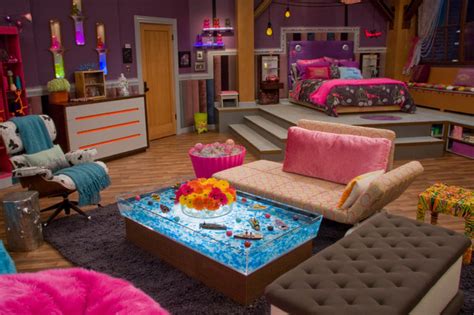 ICarly Set Jellio Cupcake Seat Ice Cream Bench Boat Table And Chandelier Eclectic Los