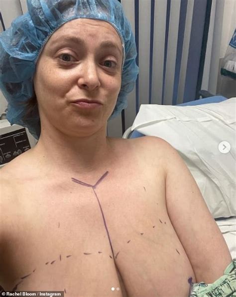 Crazy Ex Girlfriend Star Rachel Bloom Has A Breast Reduction On Her Dd Chest