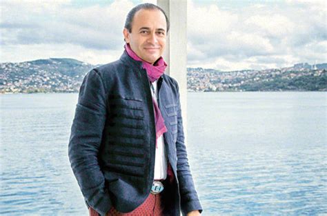 2006 yılında ilk solo albümü friends & family adı ile çıktı. Ayhan Sicimoğlu Habertürk Pazar'a konuştu
