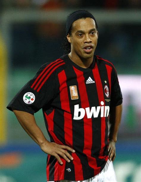Read all news including political news, current affairs and news headlines online on . El Milan se plantea multar a Ronaldinho por sus salidas ...