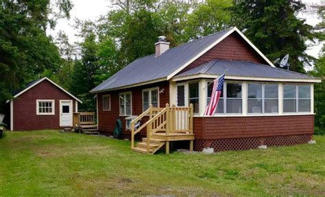 6 Moosehead Lake Cabins You Can Rent Maine Getaways New England