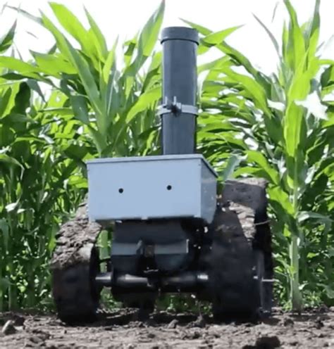 Video Agricultural Robot Roams Fields To Monitor Crops And Their Dna