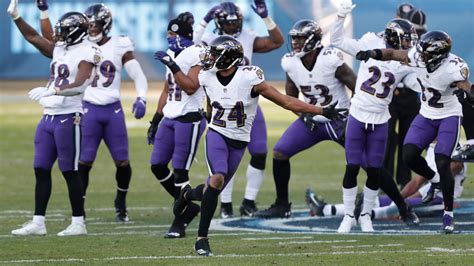 Ravens defense celebrates playoff win by dancing, stomping Titans logo