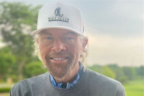 toby keith returns to stage amid treatment for stomach cancer