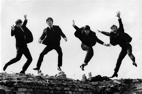 Signed to recording contract with emi in 1962. The Beatles: La historia detrás de la emblemática foto del ...