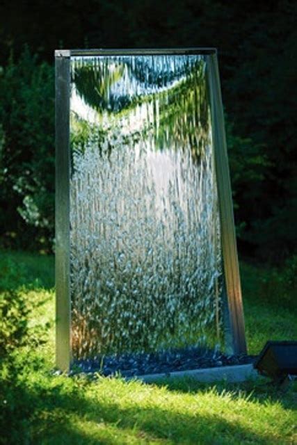 The choise depends on the effect, on the look and on the sound that you want to create. 49 Amazing Outdoor Water Walls For Your Backyard - DigsDigs