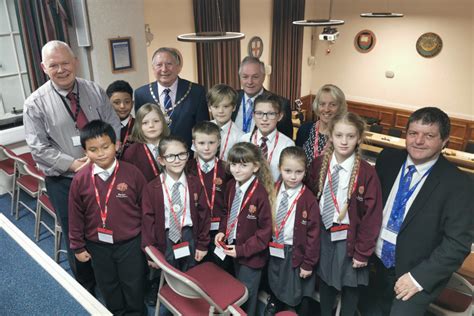 Primary School Pupils Quiz Isle Of Wight Councillors On Green Issues