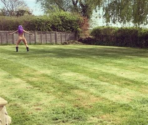 Jodie Marsh Strips Completely Naked Runs Around Her Garden To
