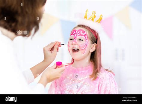 Schminken Für Kleine Mädchen Prinzessin Und Fee Geburtstag Mottoparty Mit Gesicht Malen