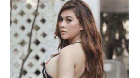 Potret Seksi Renna Dyana Sosok Yang Diduga Kebaya Hijau Di Video Syur