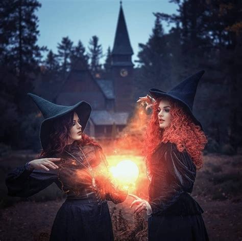 Pin By 𝓐𝓶𝔂 🦇🔮🌙🎃 On Coven Spellbound🕯 Halloween Photoshoot Halloween