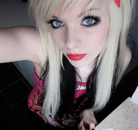 German Scene Queen Emo Girl Ira Vampira Black Blonde Blond Hair Coontails Sitemodel