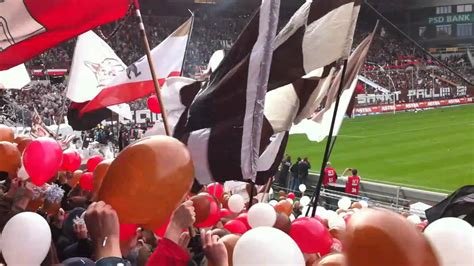 Die kiezkicker gewannen am montagabend in der 2. St Pauli vs HSV Einmarsch Hells Bells - YouTube