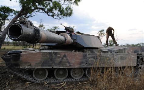 1440x2560 Resolution Green Military Tank Tank Closeup Blurred M1