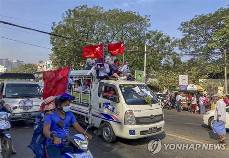 주요 도시로는 네피도, 양곤, 만달레이 등이 있다. 군부 쿠데타 연일 규탄하는 미얀마 시위대 | 연합뉴스