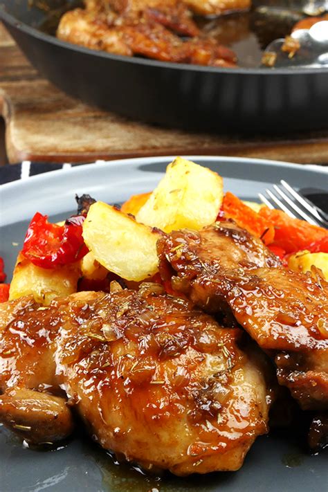 Combine chicken and 1 tablespoon oil on prepared pan; Easy Honey Balsamic Chicken | Recipe | Balsamic chicken ...