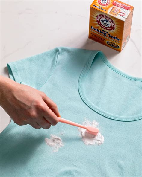 I suggest using two tablespoons of clear dishwashing liquid. 5 Easy Ways to Remove Grease and Oil Stains in 2020 | Oil ...