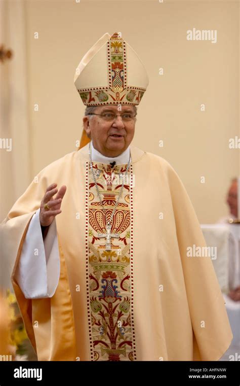 Priest And Mass Hi Res Stock Photography And Images Alamy