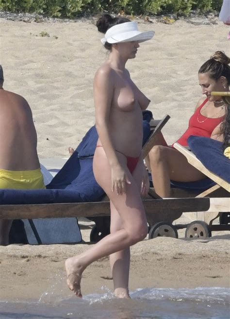Bleona Qereti Flashing Her Tits And Pussy While Sunbathing On A Beach