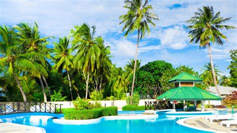 Tropical Beach Resort 4k Ultra Hd Wallpaper Background Image 3840x2160 Id682170