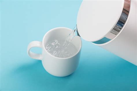 아침 기상 직후 마시는 ‘물 한 잔의 놀라운 건강효과 시사저널