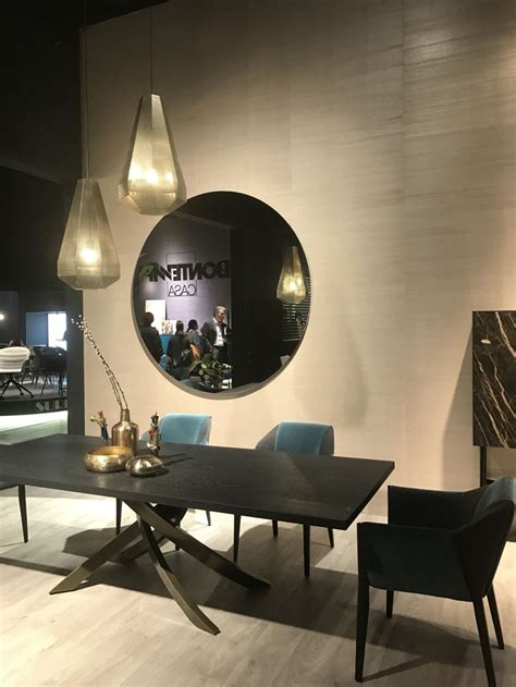 Nor is placing mirrors here considered a feng shui wealth setup.to make myself abundantly clear, placing a mirror in the dining room does not improve your ability to attract wealth. Use Feng Shui to Decorate the Dining Room
