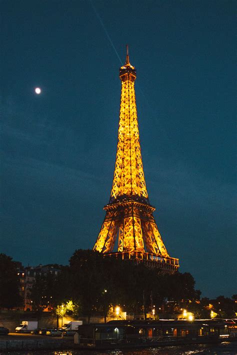 The Eiffel Tower At Night A Complete Guide To The Paris Light Show