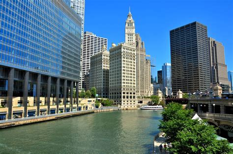 Chicago River in Downtown Chicago, Illinois - Encircle Photos