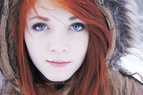 デスクトップ壁紙 面 屋外の女性 赤毛 モデル ポートレート 青 鼻 肌 頭 女の子 美しさ 眼 レディ 髪型