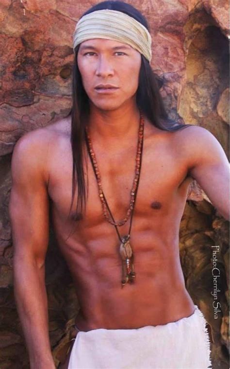 Pin By Robin Lada On Bel Homme Amérindien Native American Men Native