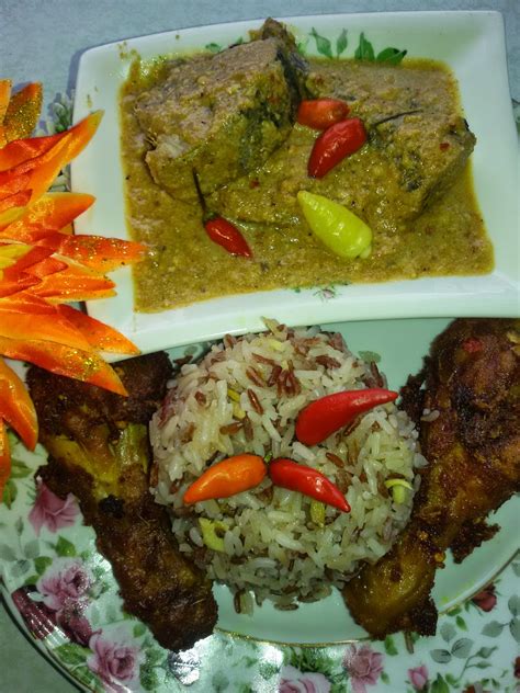 Di terengganu, kari ikan tongkol dimakan bersama nasi dagang terengganu. Jalan & Makan: Nasi Dagang Terengganu bersama gulai ikan ...