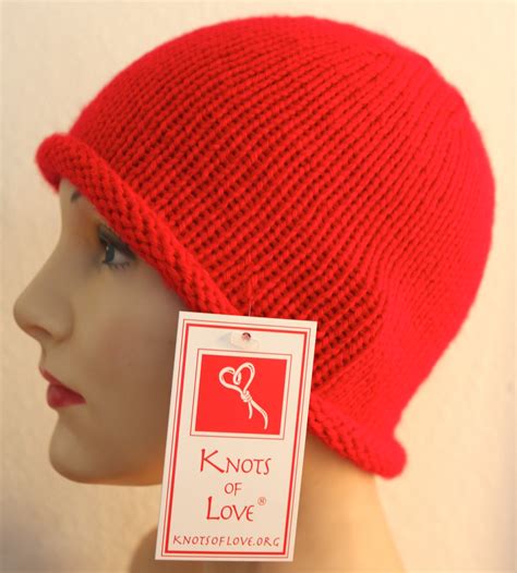 This free cable knit hat pattern by tin can knits, is a wonderful design that allows you to get to grips with cables! Patterns | Knots of Love