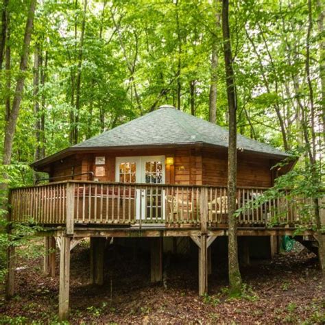 With more than 350 cabins to choose from, west virginia's state parks and forests offer endless opportunities for you and your family to disconnect from the hustle and bustle of everyday life and reconnect with what matters most, all surrounded by breathtaking natural beauty. Cabins - WV Cabins in 2020 | West virginia cabin rentals ...