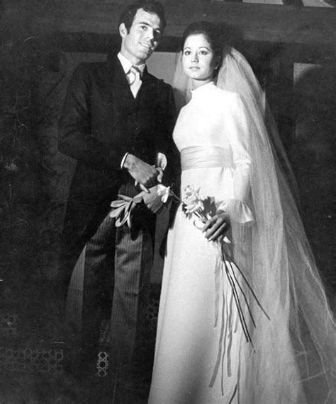 25 февраля 1973, мадрид) — испанский певец и модель. Isabel Preysler, 45 años de su primer bodorrio (y luego ...