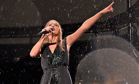 Taylor Swift Doesnt Let The Rain Stop Her ‘reputation Tour