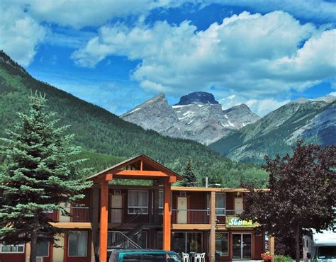 Woodstock is known for having the *longest covered bridge in the world* and is considered the *covered bridge capital of atlantic canada*. Canadas Best Value Inn & Suites Opens in Fernie, BC