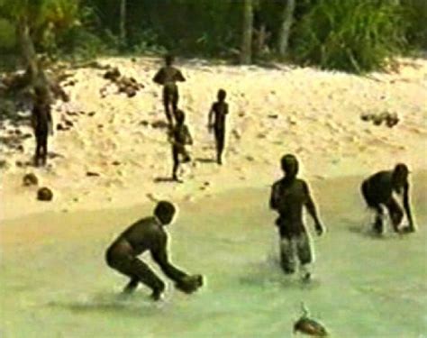 India l isola paradisiaca difesa dalla tribù frecce e pietre a chi si