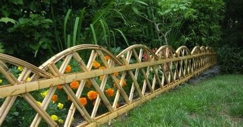 Selain itu tetap berfungsi untuk melindungi kebun anda dari gangguan binatan dan untuk memisahkan kebun anda dengan bagian yang lainnya. Contoh Pagar Bambu Keren - 17 Gambar Model Pagar Bambu Unik Agar Rumah Tampil Natural : Tanaman ...