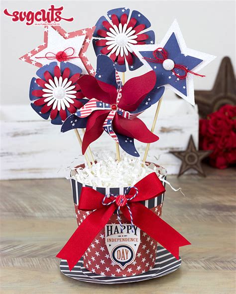 Perfect for decoration your table for your patriotic celebration or as a party favor for your guests, these treats are a great craft for the kids to help create. 4th of July Table Decor by Corri Garza | SVGCuts.com Blog