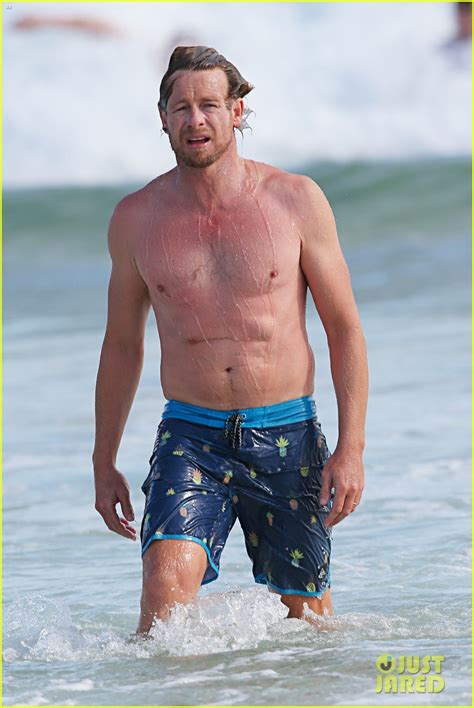 Simon Baker Goes Shirtless In Sydney Ahead Of The Mentalist Series Finale Photo 3308124