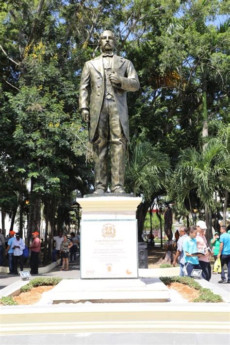 Alcalde De Santiago Develiza Estatua Juan Pablo Duarte Inspirada En Su