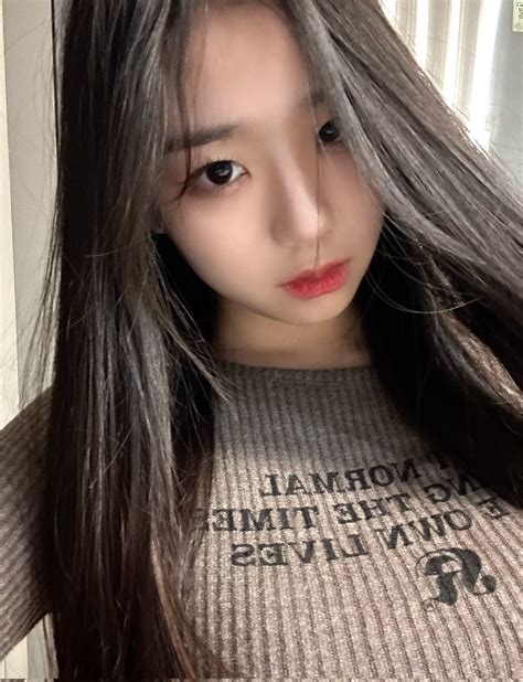 Chaeyeon Pics💙 On Twitter She Looks So Fine Damn