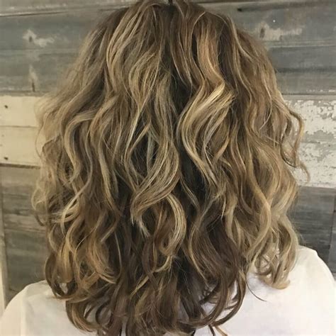 Best Curly Hairstyles For Medium Hair Belletag