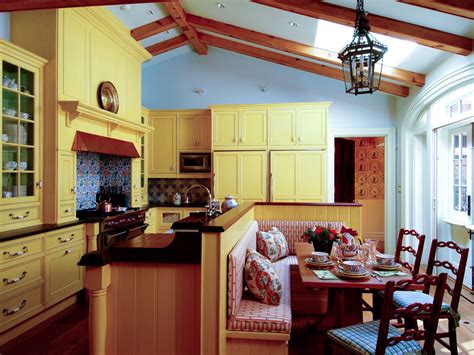 From the mismatched dining chairs to the art, yellow plays a subtle but with these yellow kitchen ideas, you'll be able to create the bright and positive space you've been dreaming of. Country Kitchen Paint Colors | Country kitchen paint ...