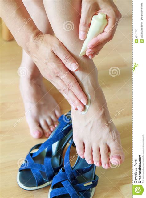 Female Hands Touching And Creaming A Naked Aching And Swelling F Stock Image Image Of Vascular