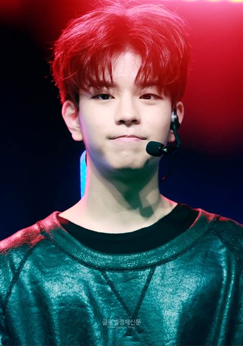 Stray kids facts stray kids (스트레이 키즈) is a south korean boy group under jyp entertainment. stray kids pics on Twitter: "Seungmin — getnews…