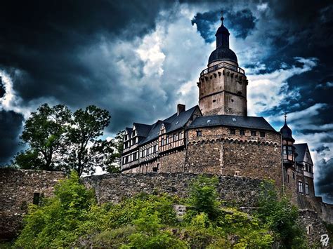The original falkenstein castle was built between 1120 and 1150 in romanesque style. castle Falkenstein, Germany | Steine