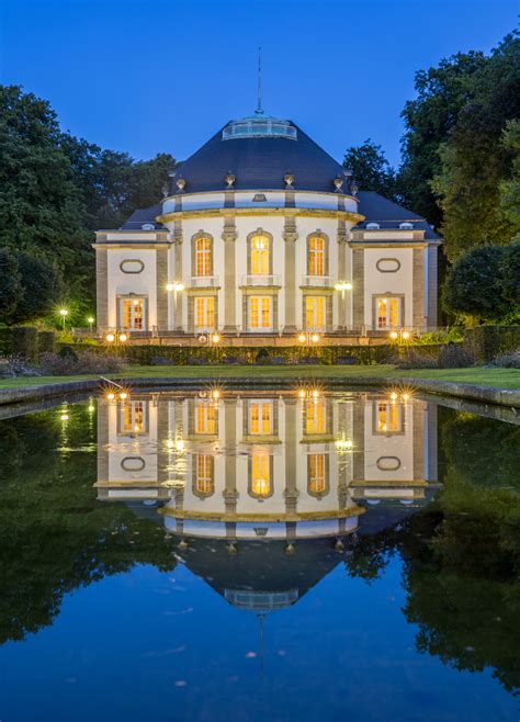 Das theater haus im park ist rollstuhlgerecht. Theater im Park Foto & Bild | architektur, spiegelung, nrw ...