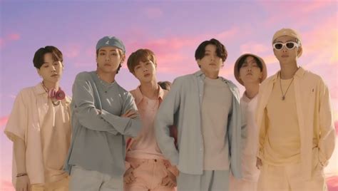 A subreddit dedicated to the south korean boy group 방탄소년단, most commonly known as bts, beyond the scene, or bangtan boys. BTS veröffentlichen neue Single „Dynamite" mit Video