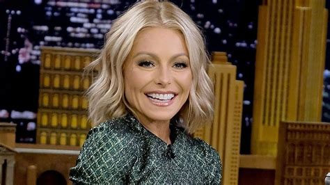 Kelly Ripa Wows In High Heels For Morning Dance Class The Inquisitr